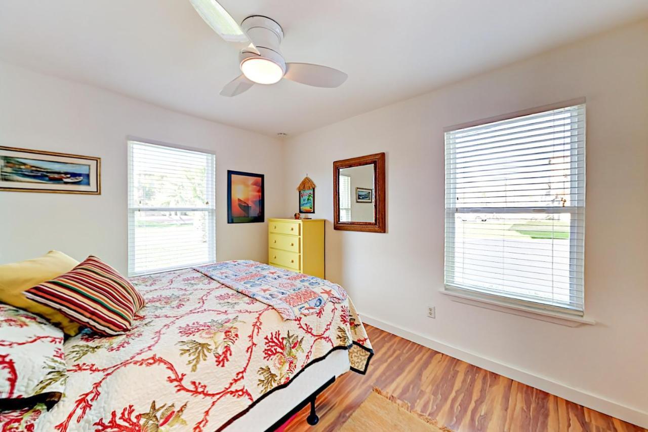 The Purple Beach House Rockport Exterior photo