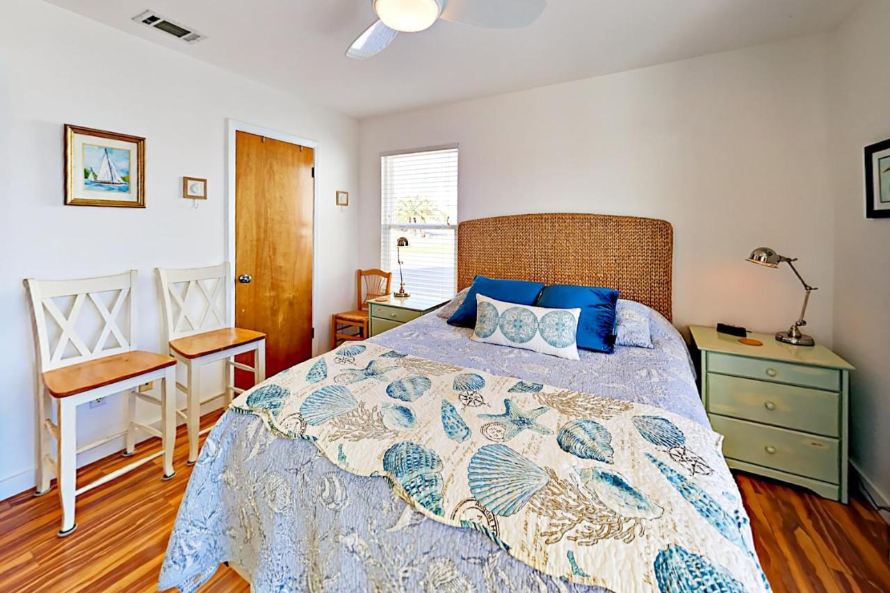 The Purple Beach House Rockport Exterior photo